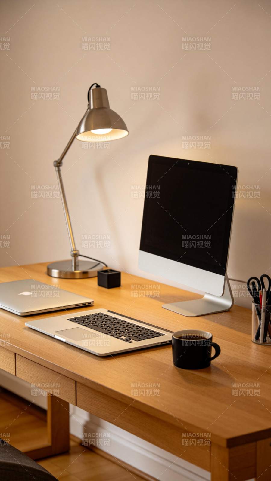 简约办公桌布置图片