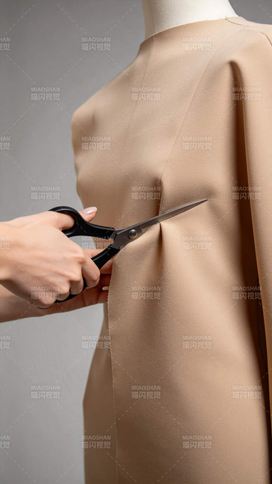 裁剪衣料瞬间图片