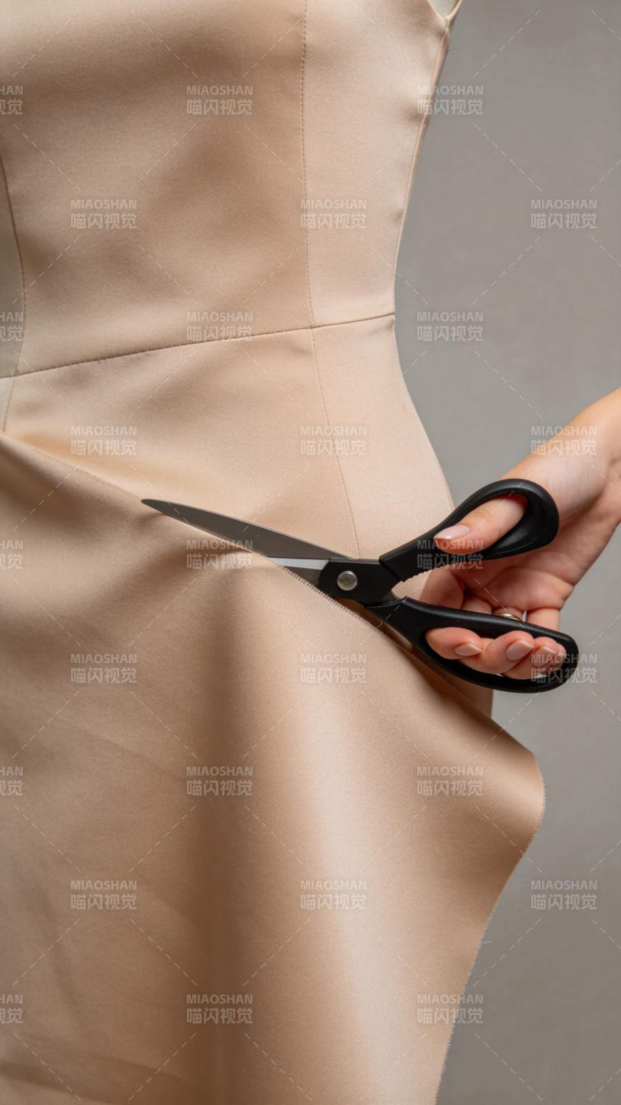 剪裁优雅裙摆图片