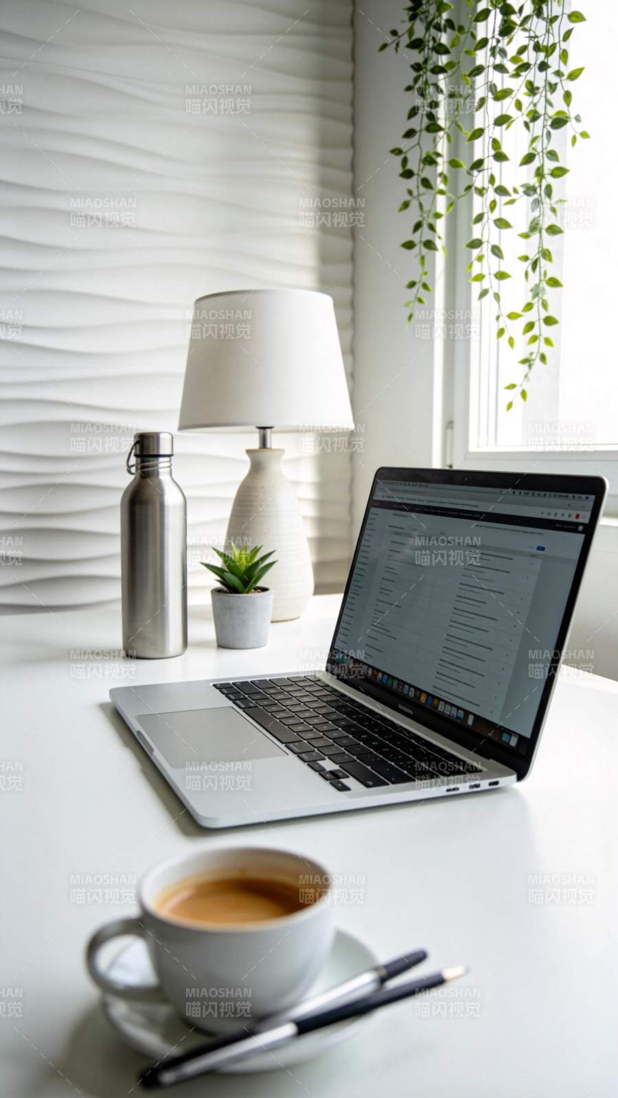 简约办公一角图片