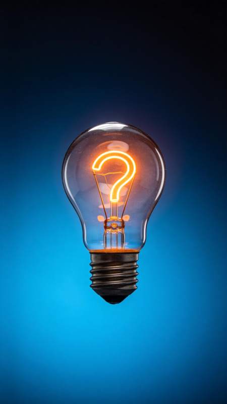 灯泡内发光问号造型灯丝特写图片