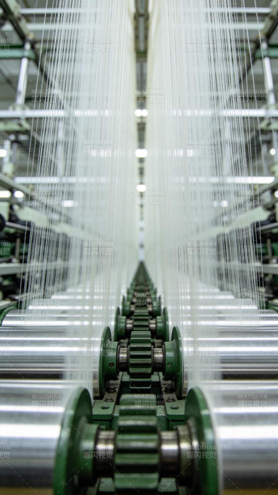 纺织车间纺线机图片