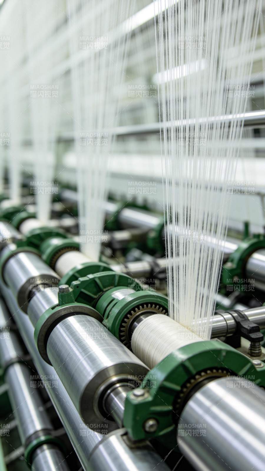 纺织车间纺纱机图片