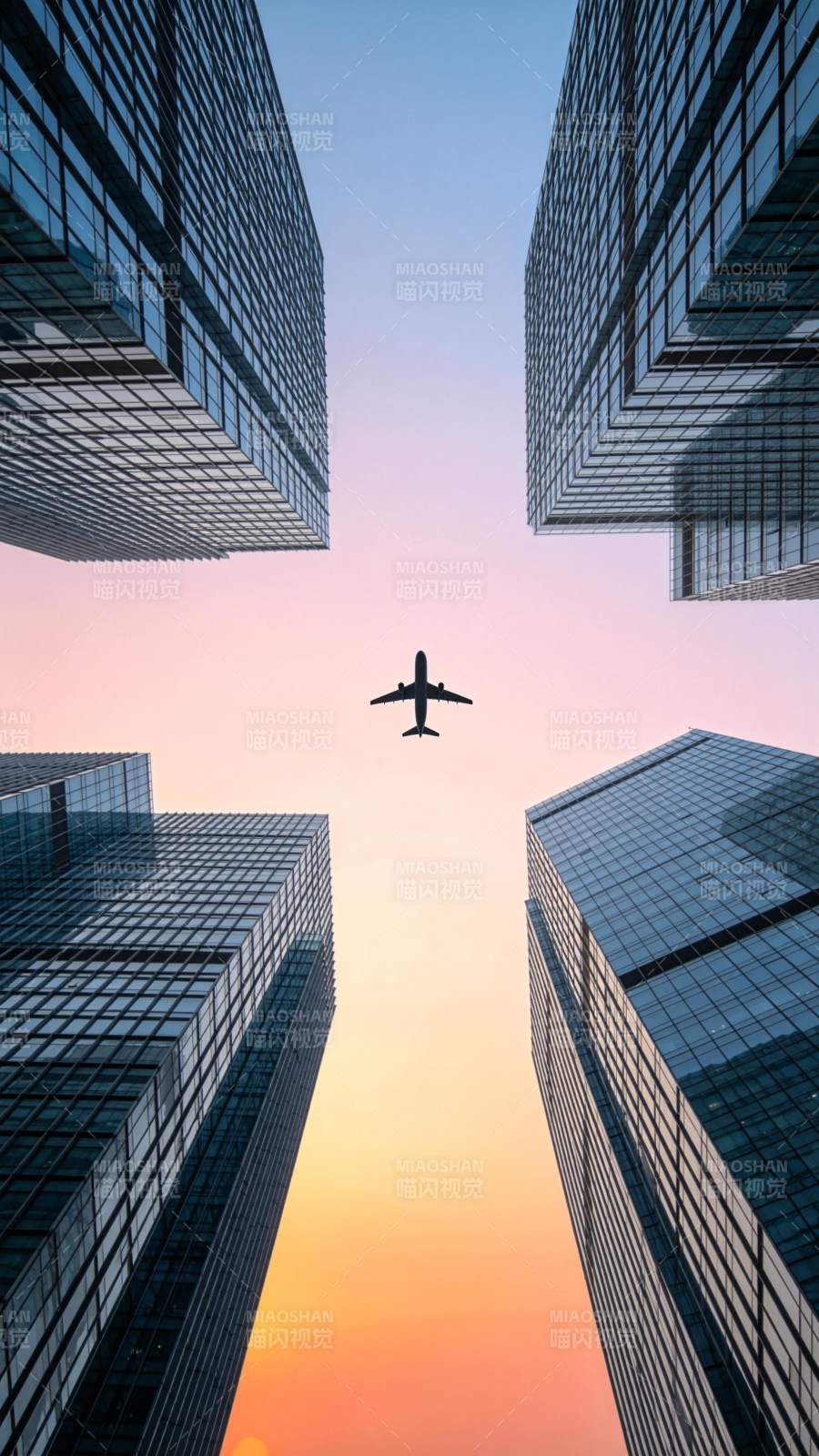 都市之巅 飞越天际图片