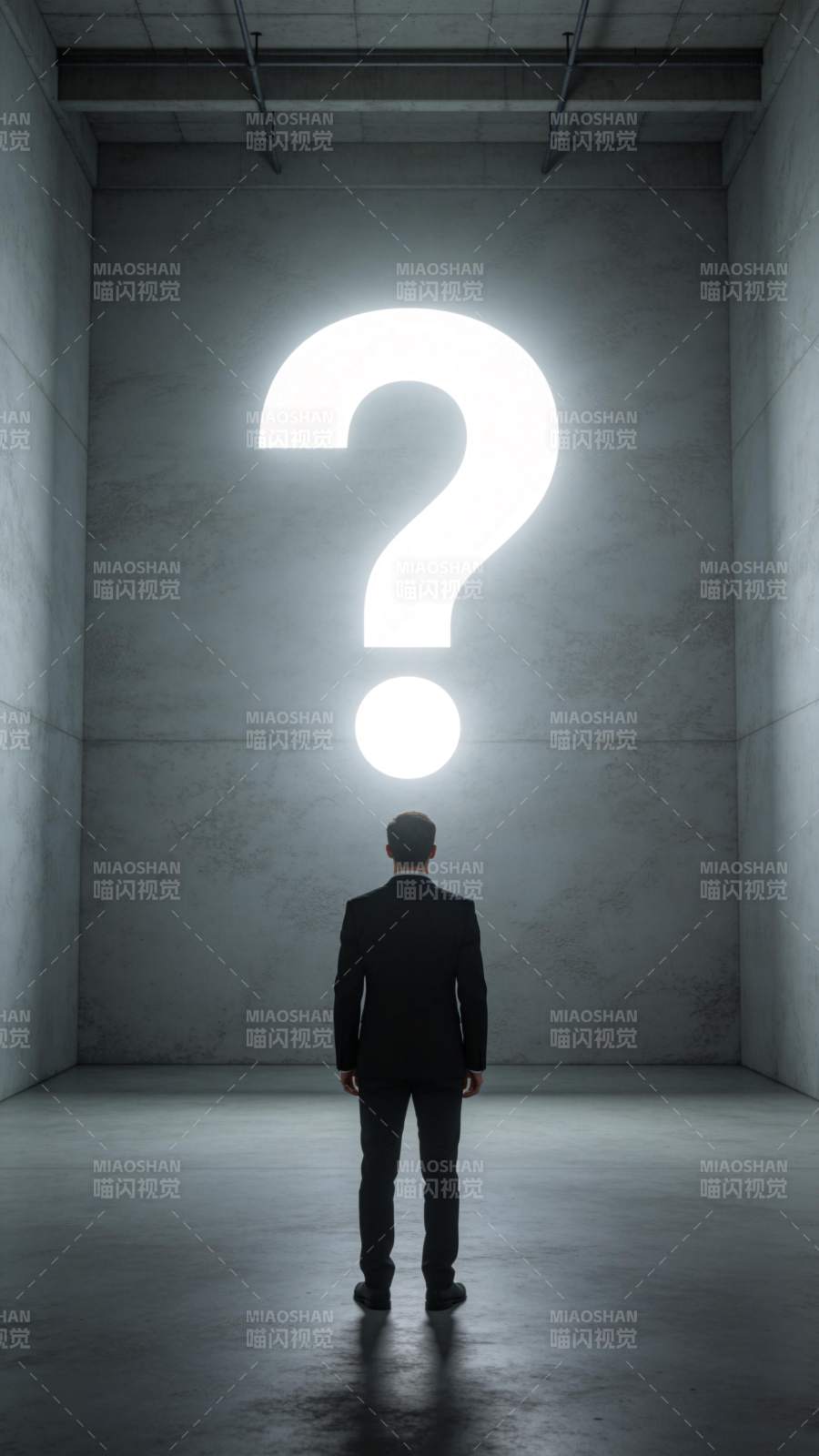 问号前的沉思图片