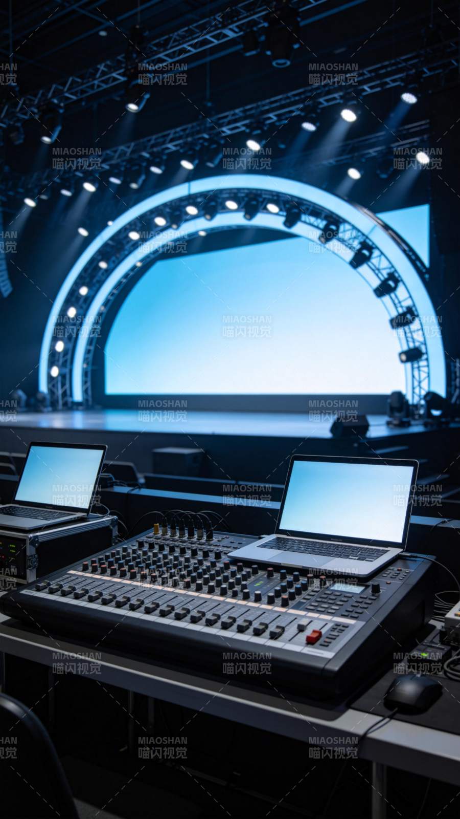 舞台音响控制台图片
