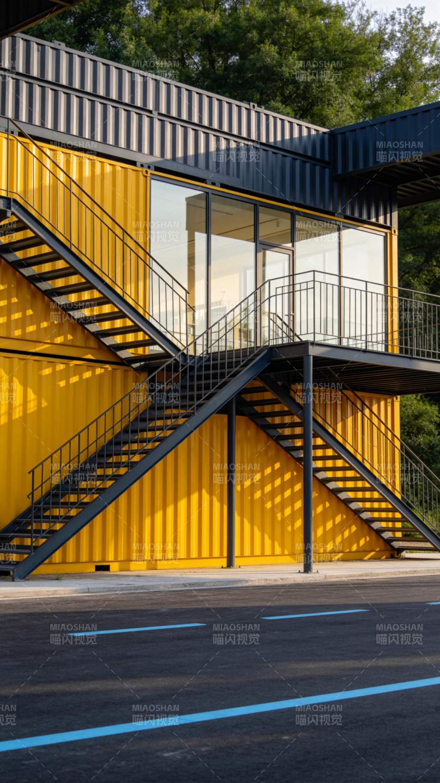 黄色集装箱建筑图片