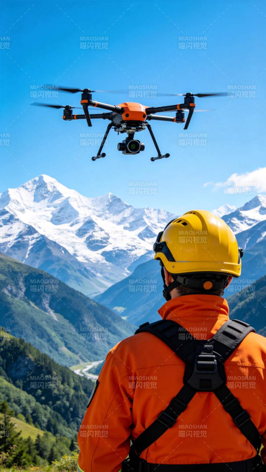 橙色无人机飞行于雪山前作业人员背影图片