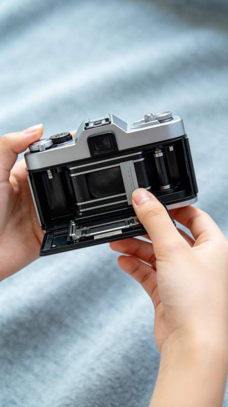 胶片相机换膜瞬间图片