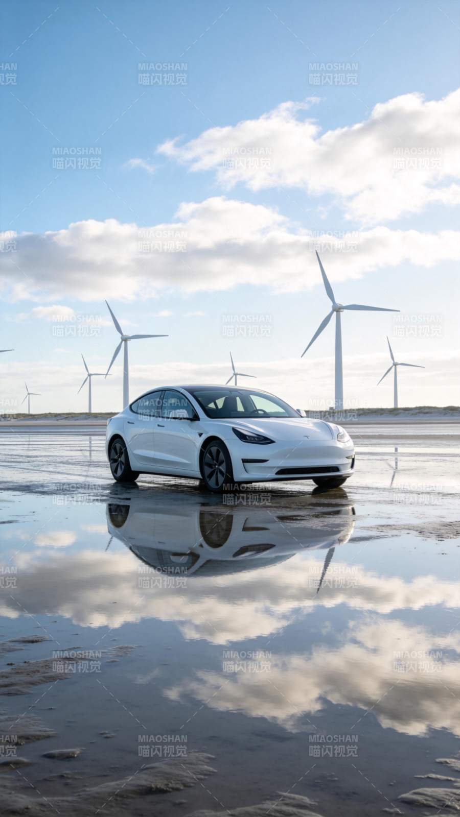 特斯拉与风车倒影图片