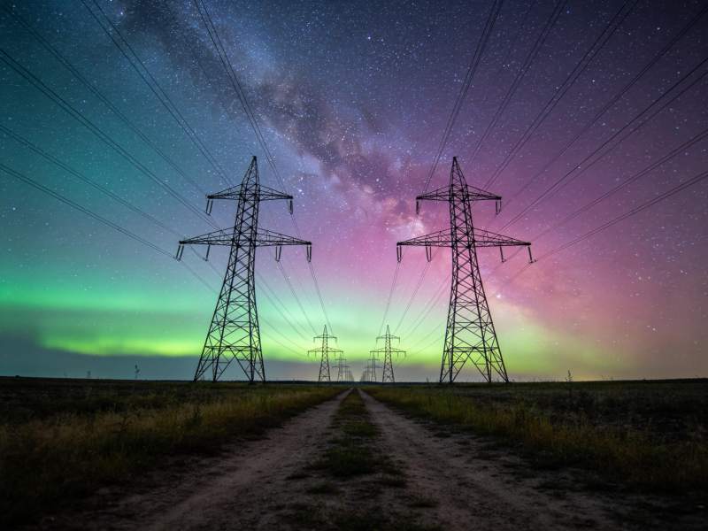 星空下的电力塔图片