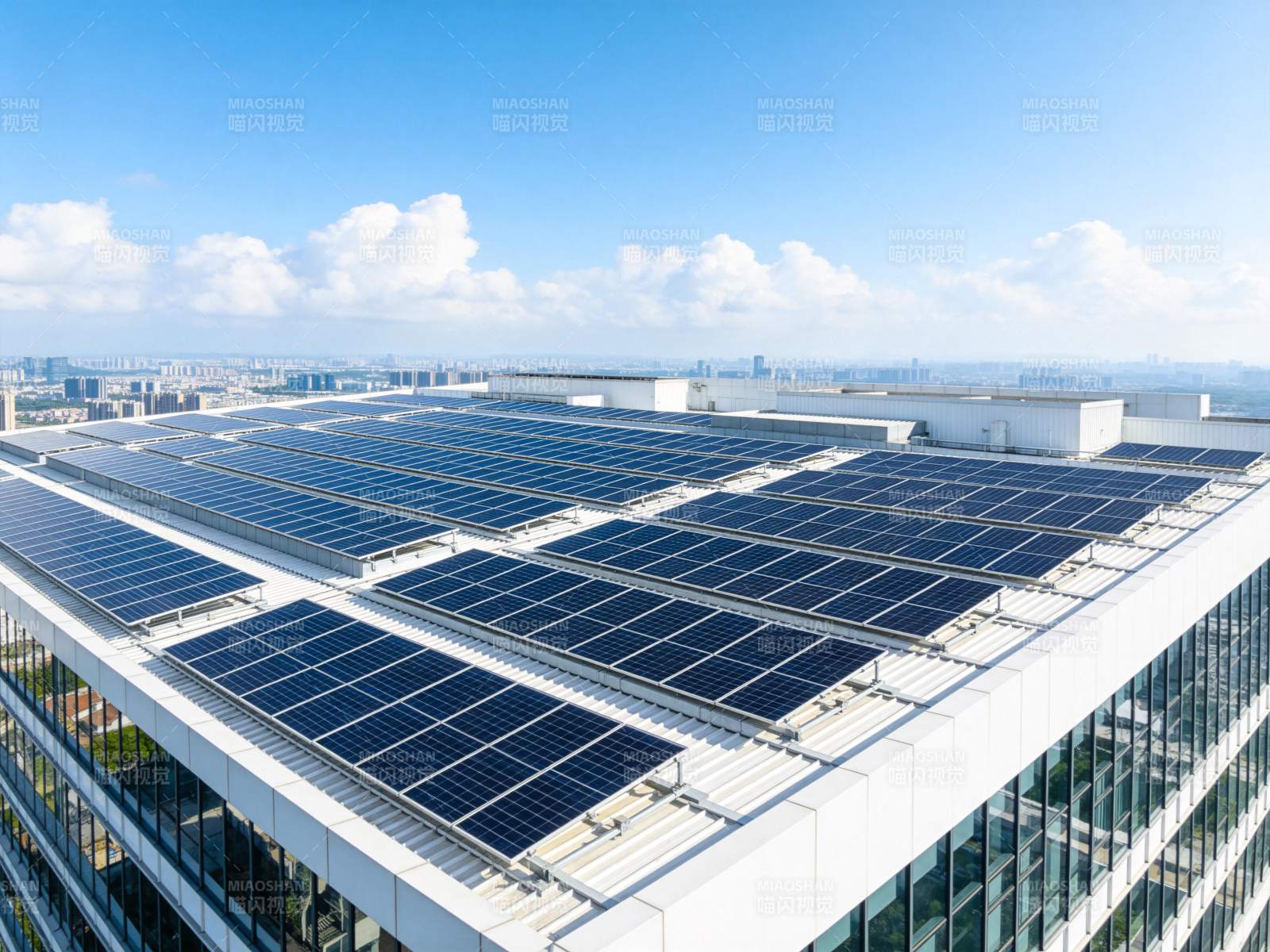 屋顶太阳能板图片