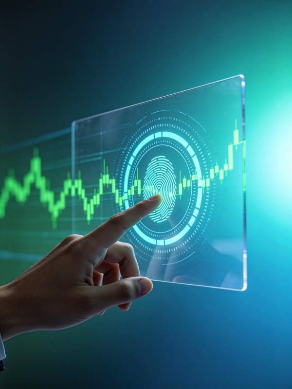 手指触控透明屏幕显示指纹与股市曲线图片