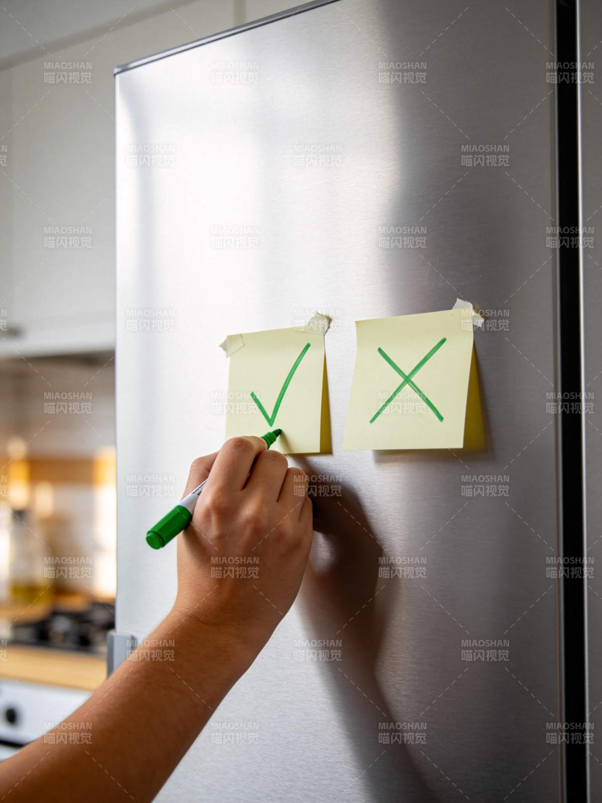 冰箱上的对错标记图片
