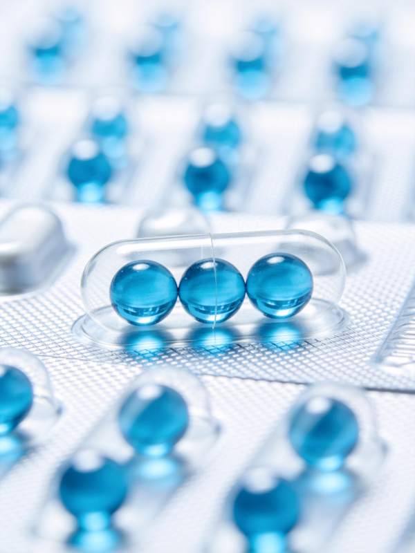 蓝色药丸特写图片