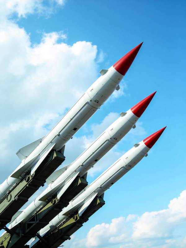 导弹列阵 直指苍穹图片