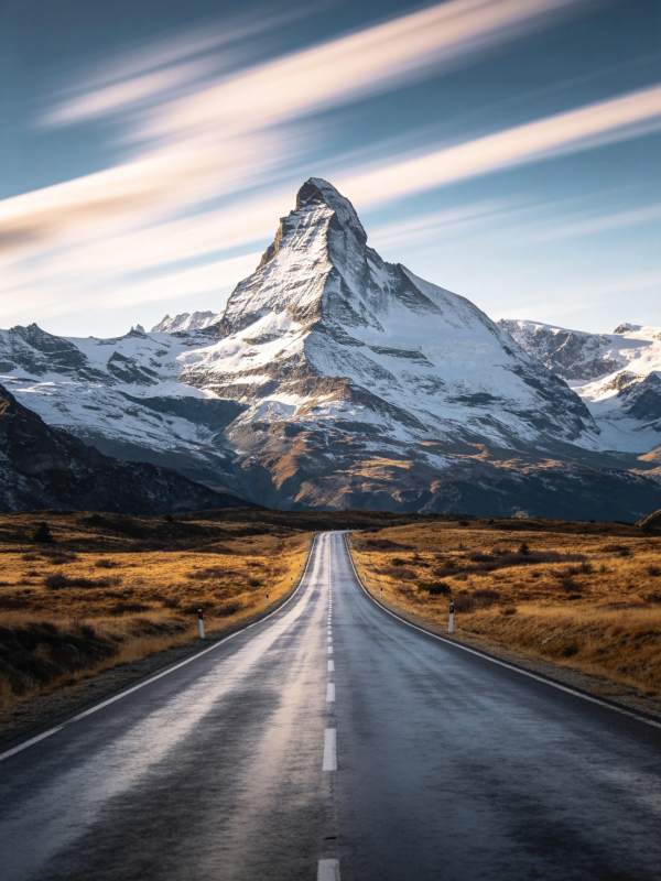 通往雪山的公路图片