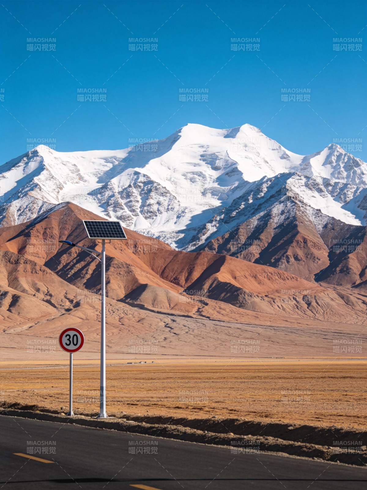 雪山公路风光图片