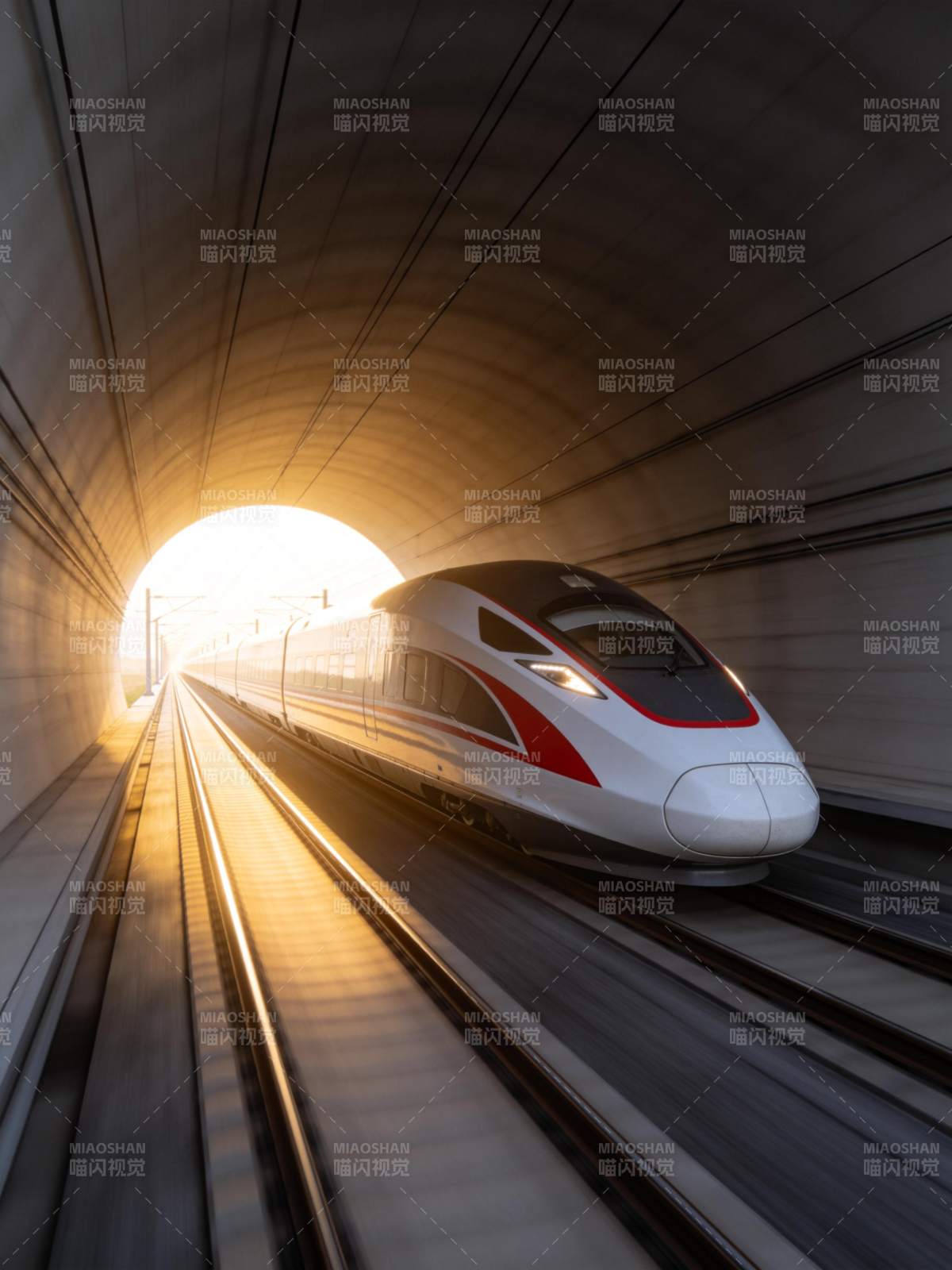 高铁穿隧 光速前行图片