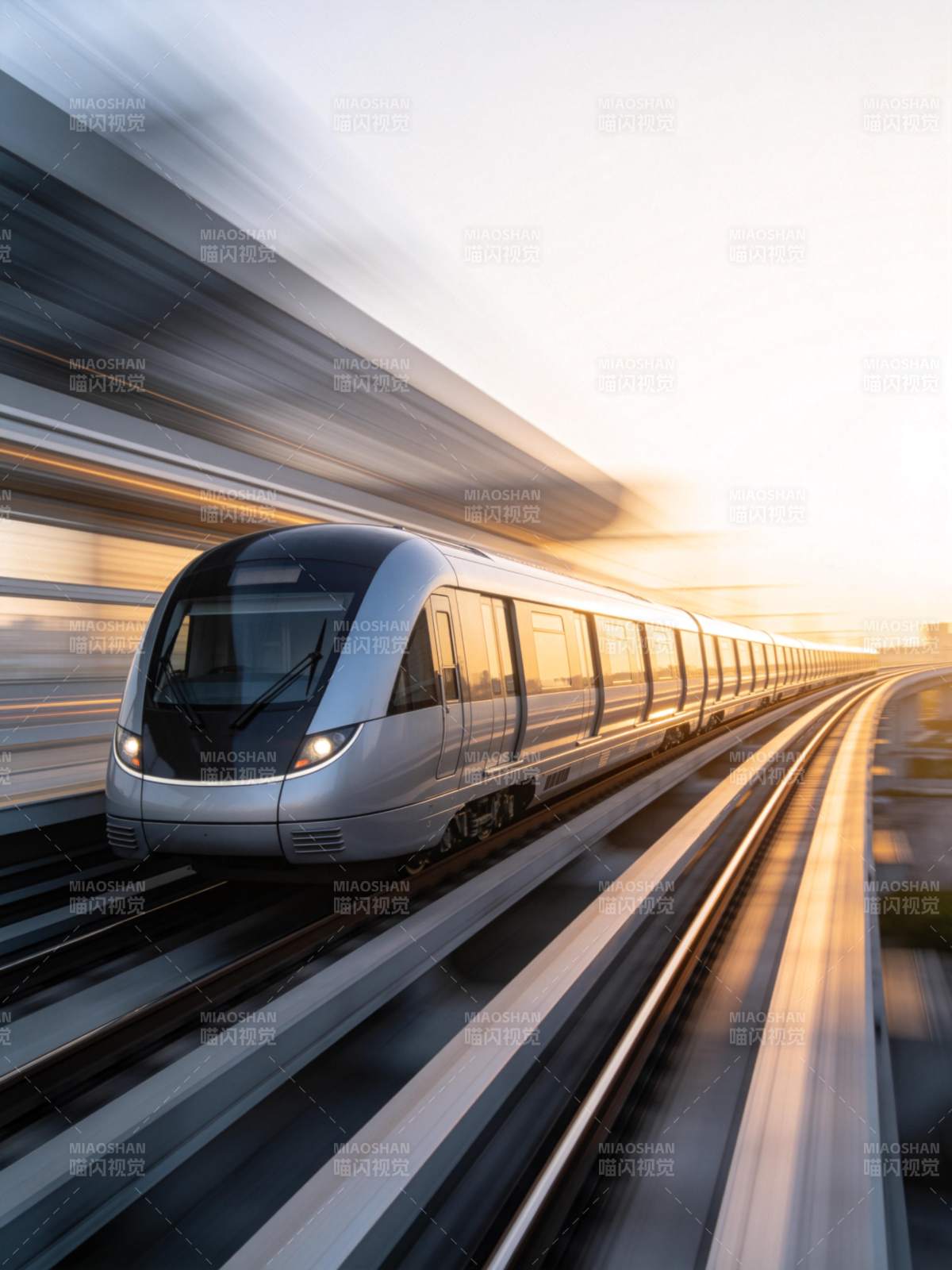 高速列车疾驰而过图片