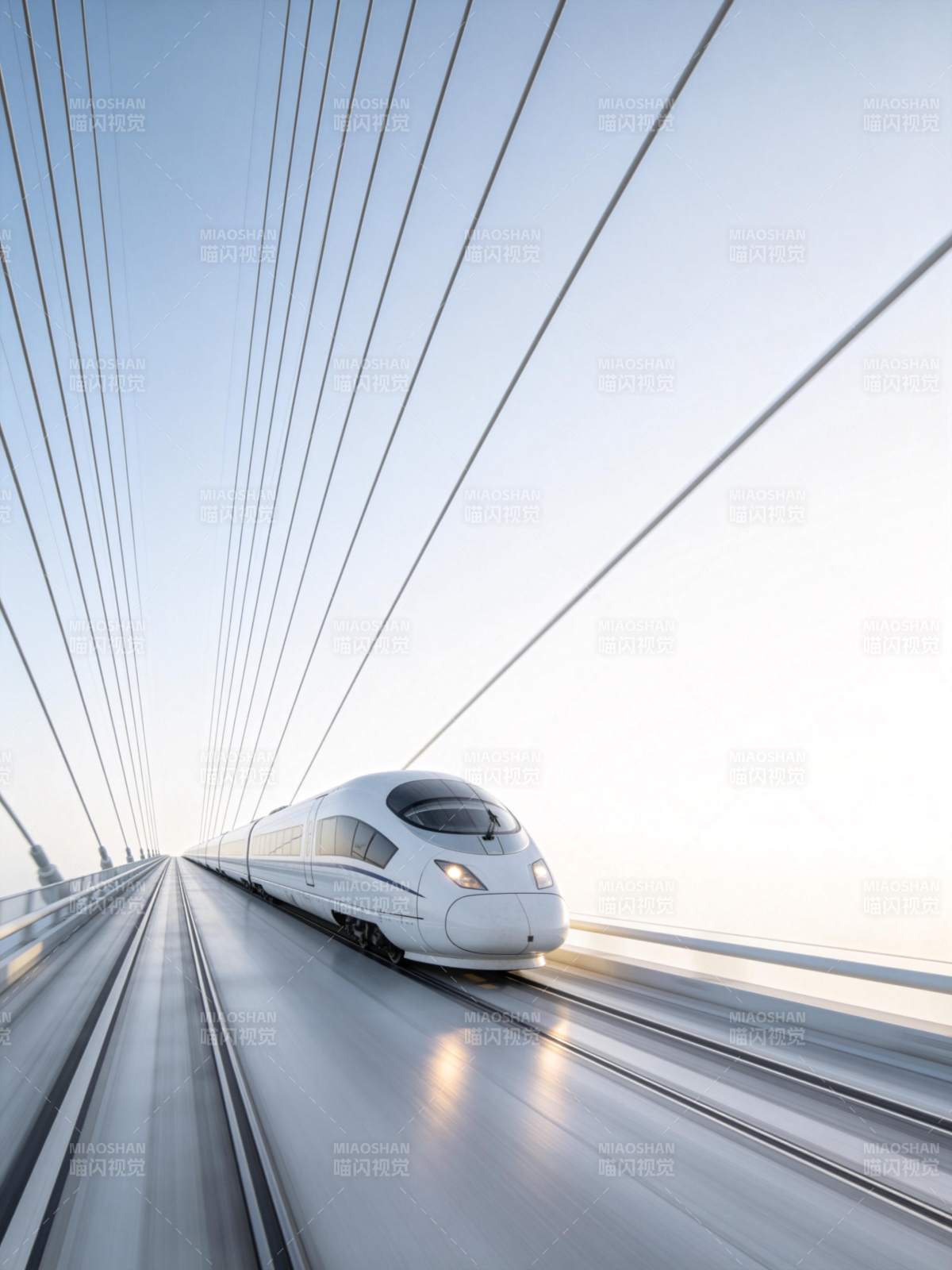 高速列车疾驰而过图片