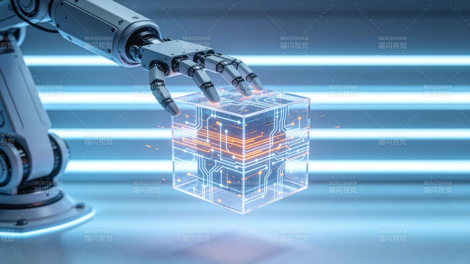 机械手握透明芯片图片