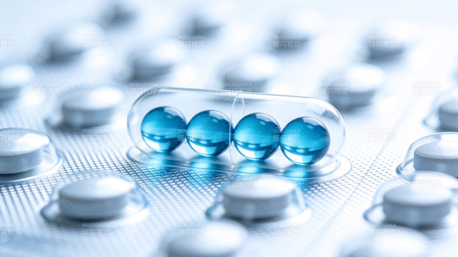 蓝色药丸特写图片