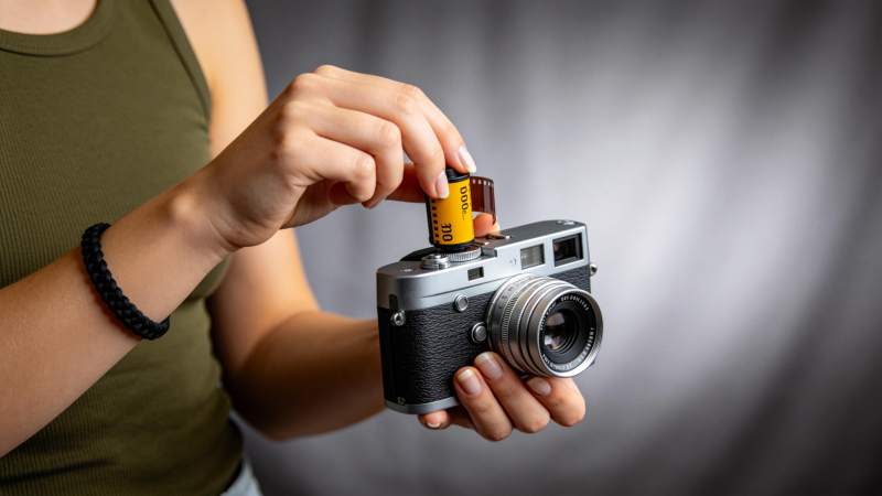 胶片相机换卷图片