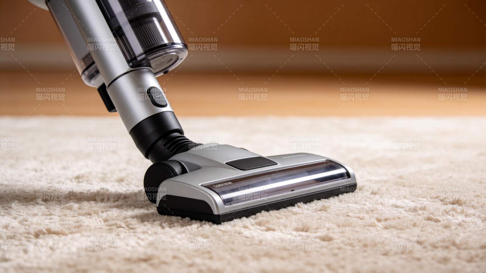 吸尘器清洁地毯图片