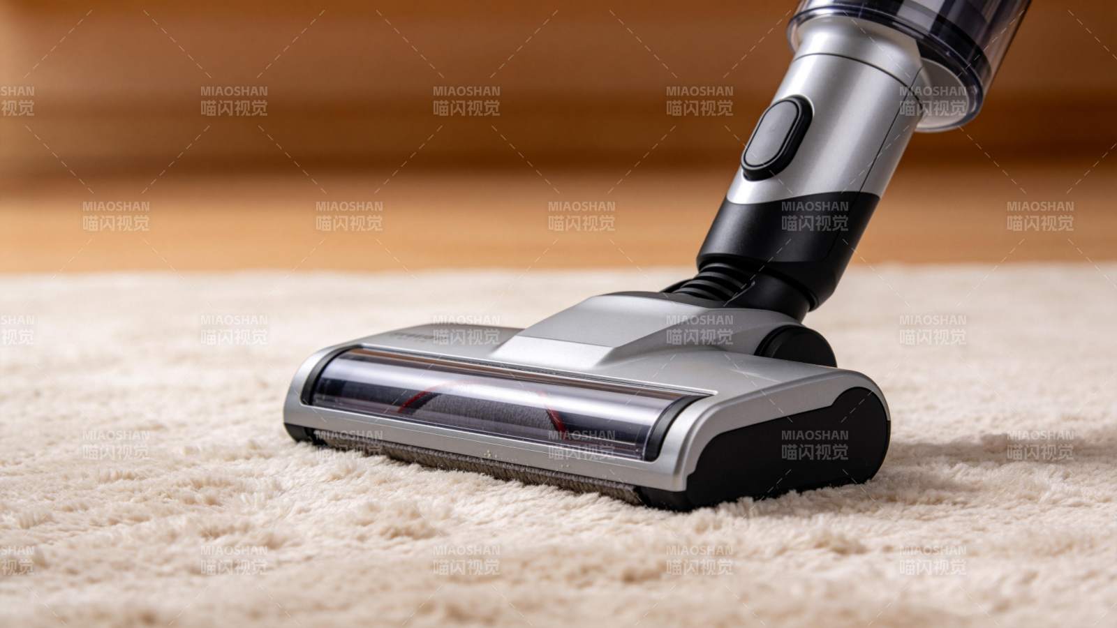 吸尘器清洁地毯图片