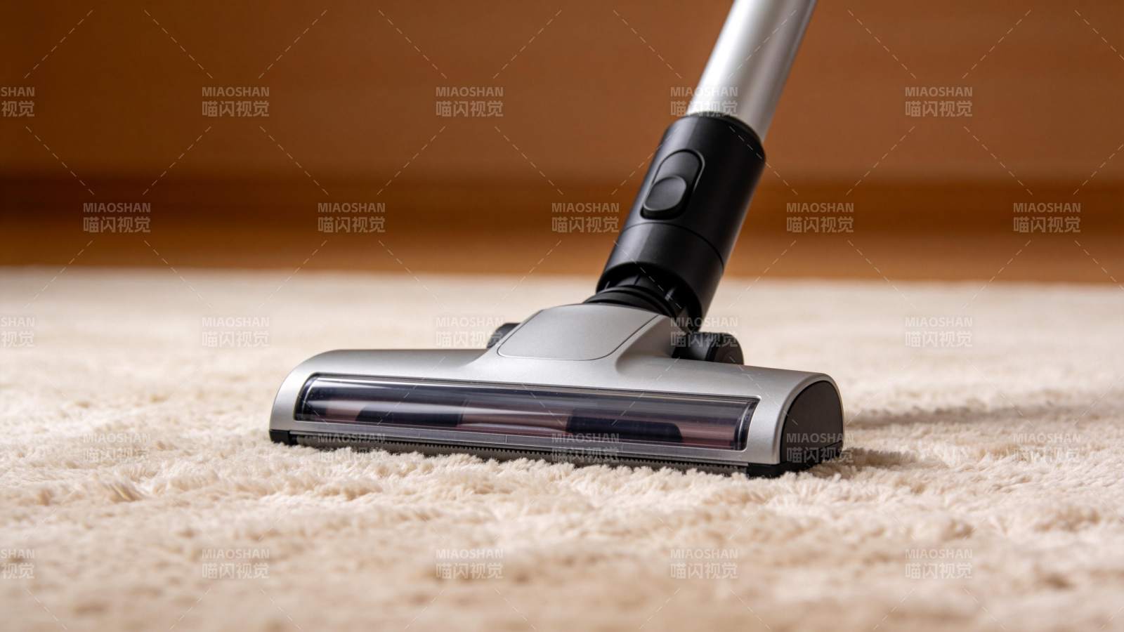 吸尘器清洁地毯图片