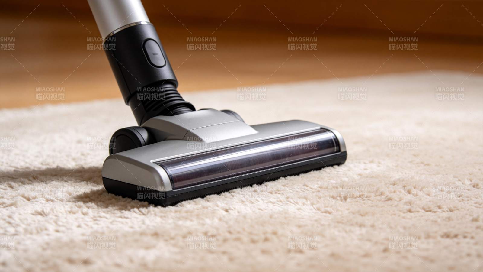 吸尘器清洁地毯图片