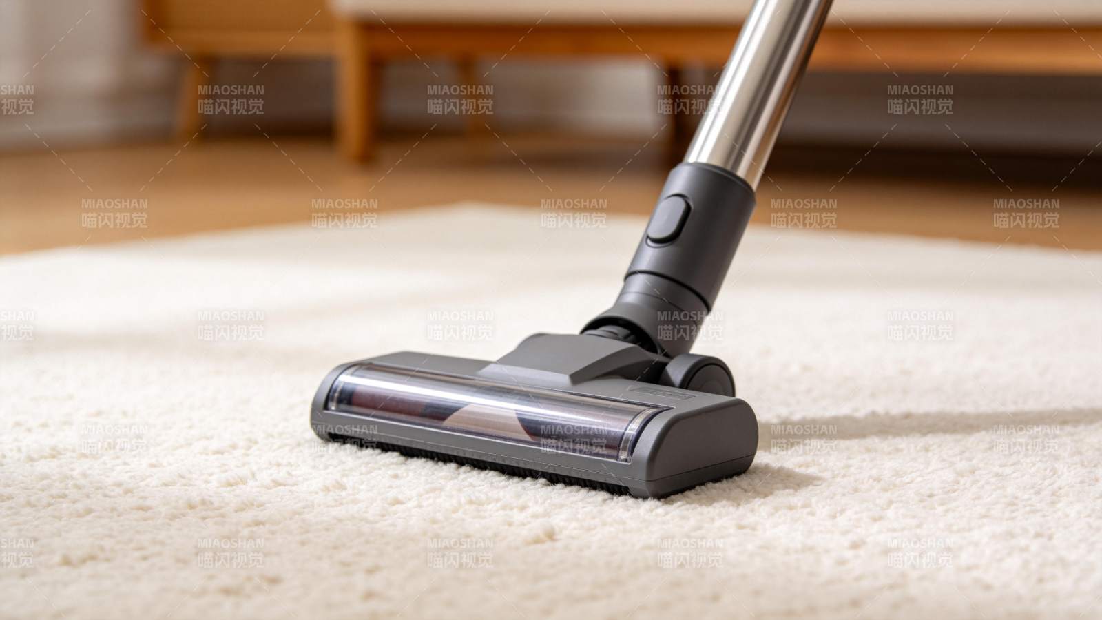 吸尘器清洁地毯图片