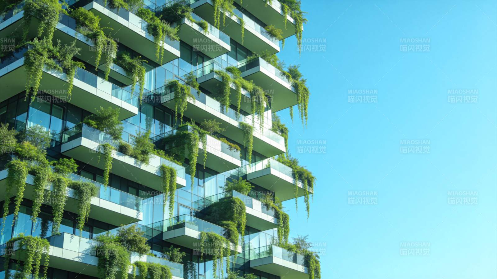 绿植环绕的现代建筑图片