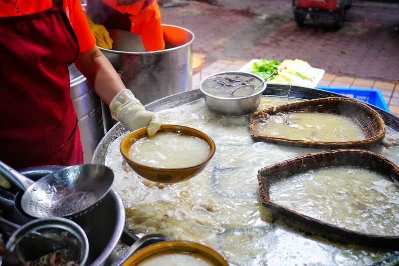 街头美食制作现场图片