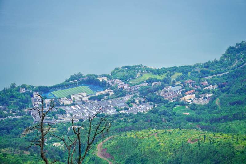 山间小镇风光图片