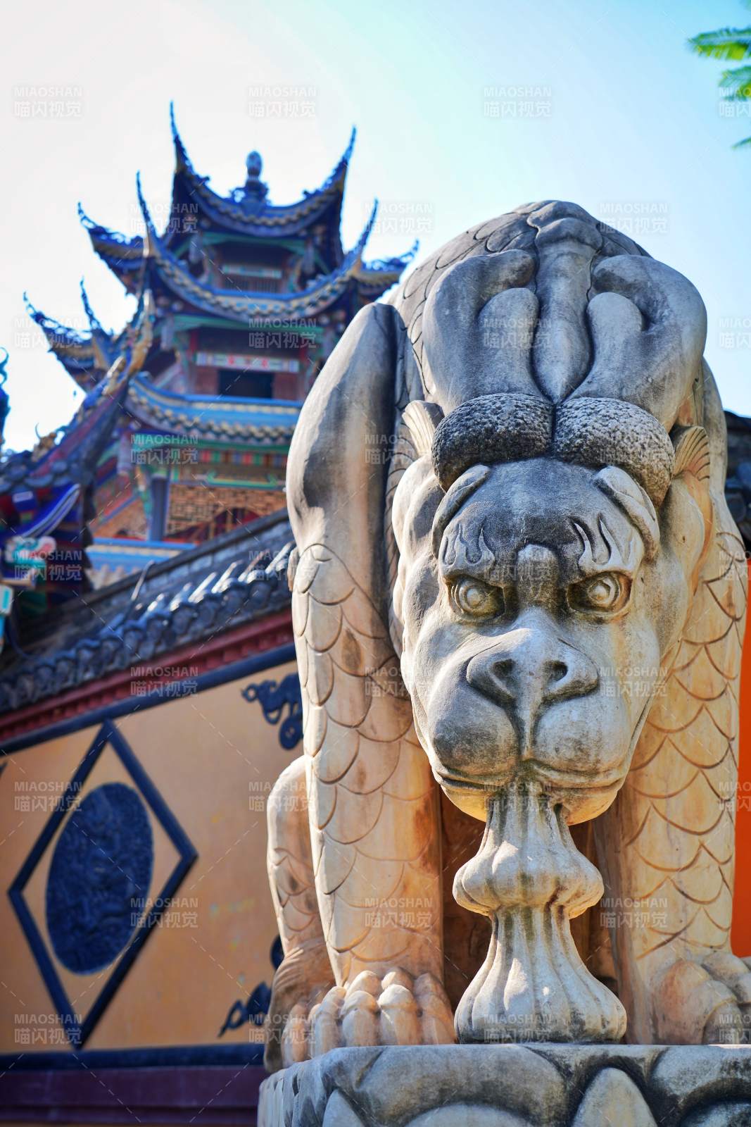 石狮守庙门图片