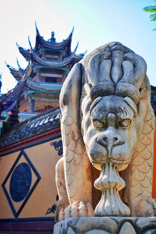 石狮守庙门图片