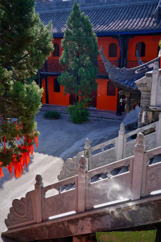 古寺庭院静谧景图片