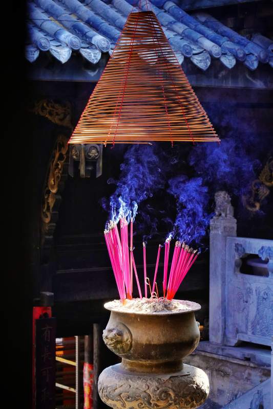 香火袅袅 祈福悠然图片