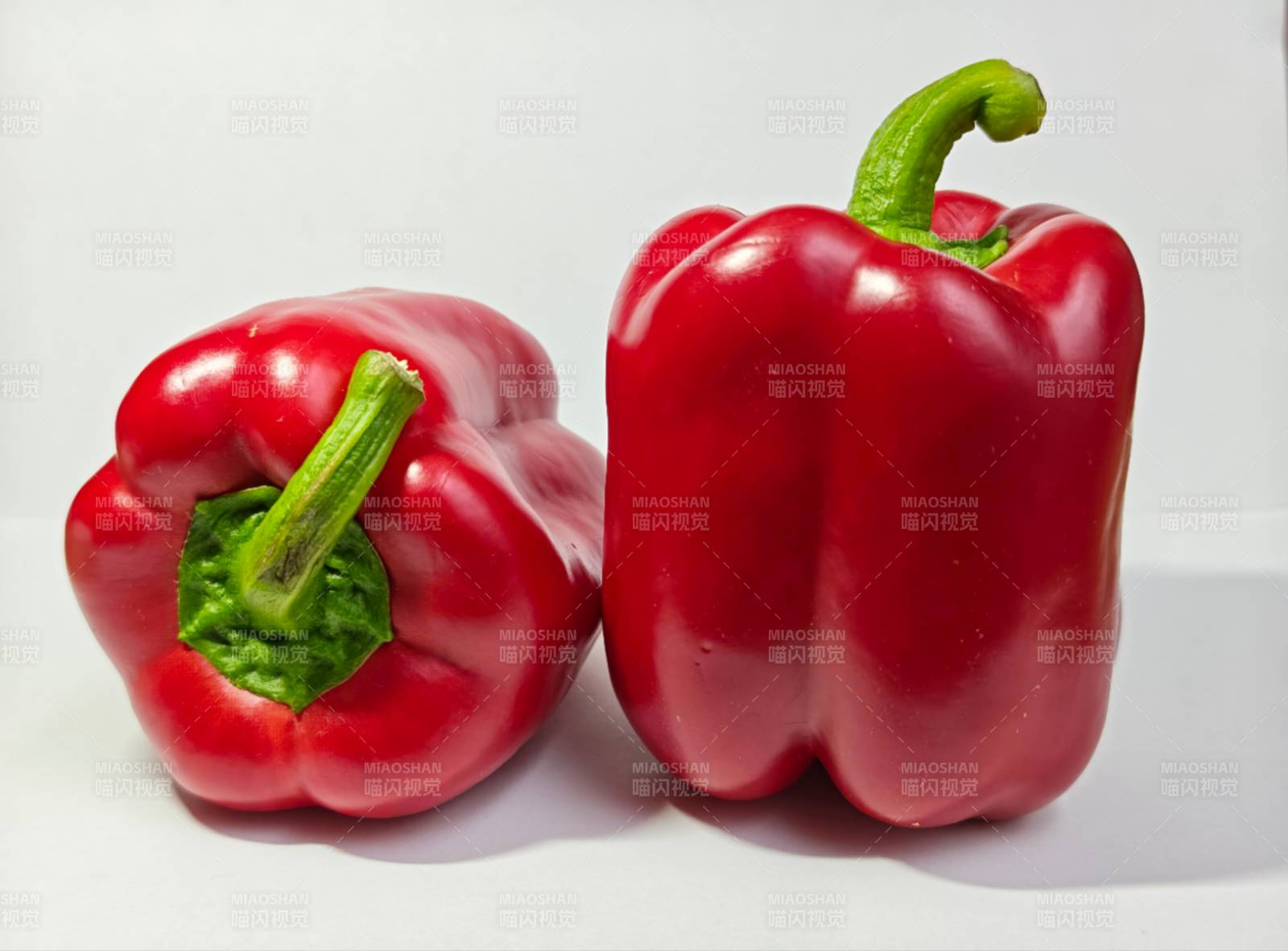 红椒双影 鲜亮诱人图片