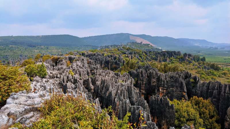 石林奇观 山峦叠翠图片