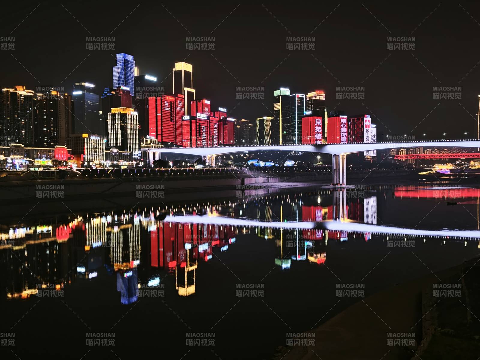 重庆江北嘴的灯火璀璨图片