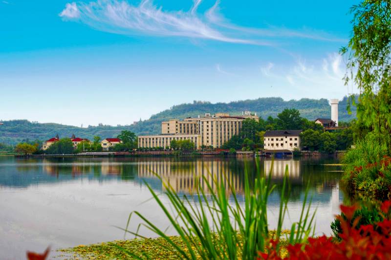 湖光山色映楼台图片