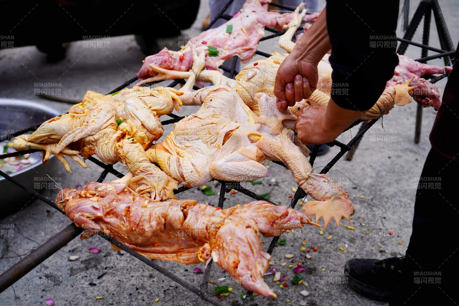 街头烤鸡 香气四溢图片
