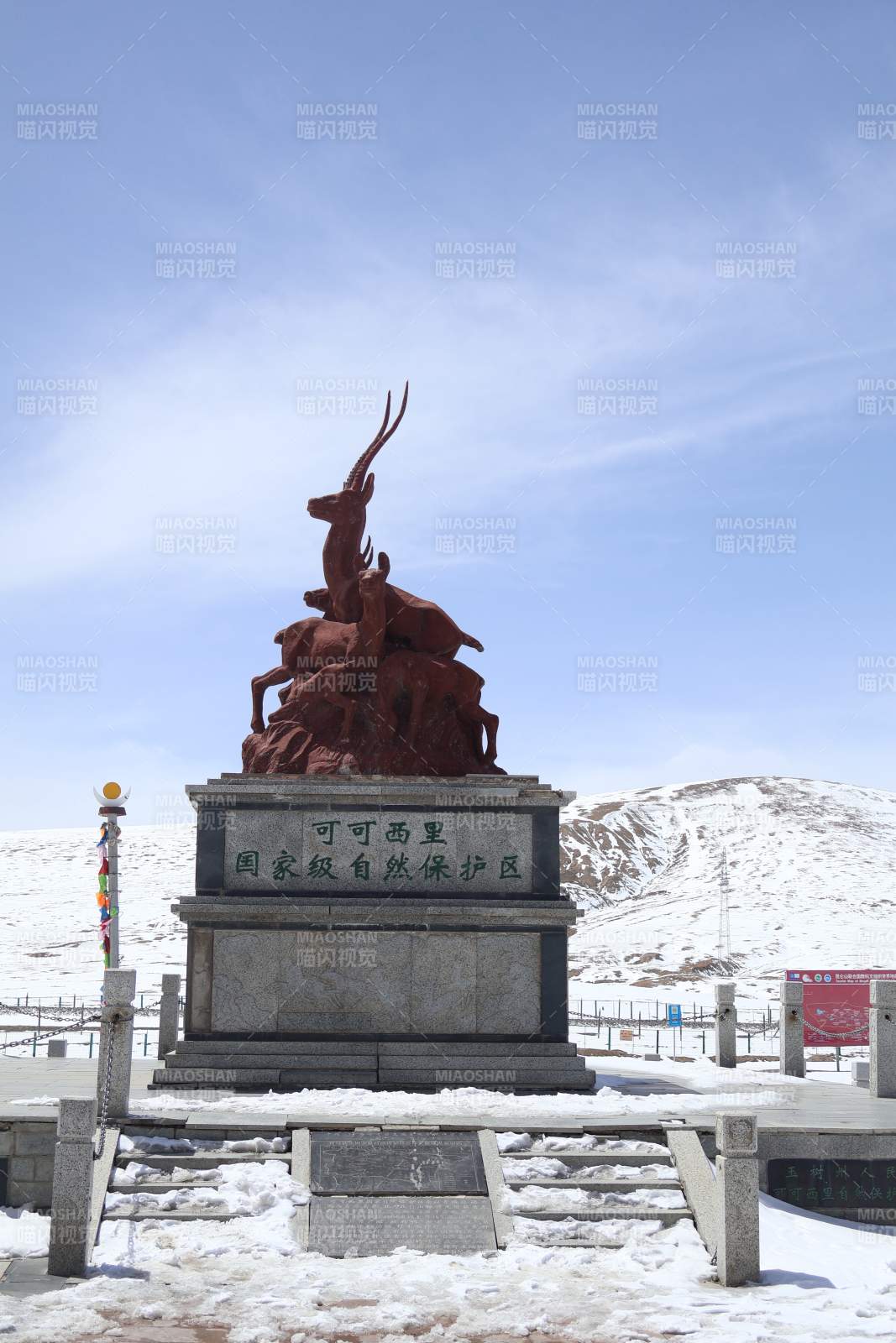 可可西里保护区雕塑雪景图片