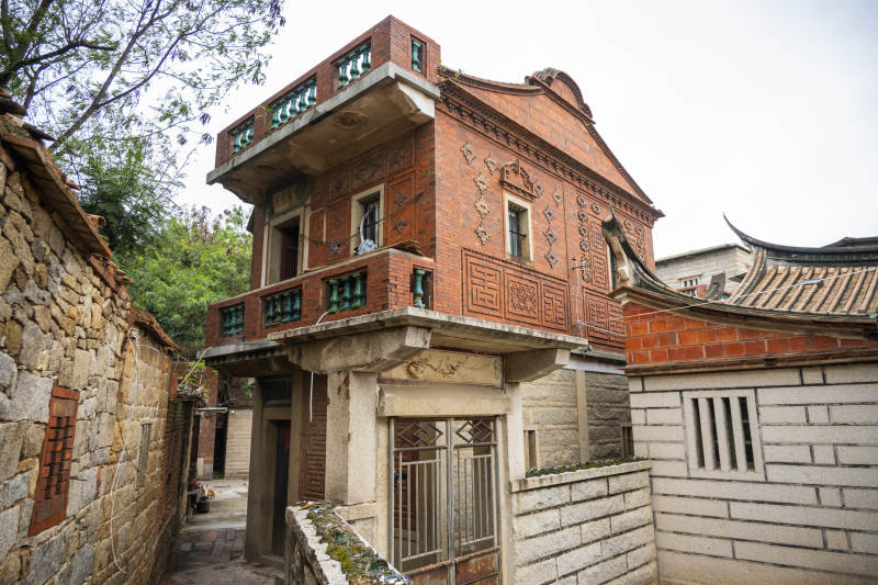 红砖古厝 闽南风情浓图片