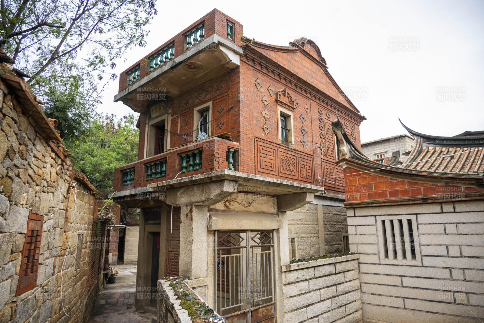 红砖古厝 闽南风情浓图片