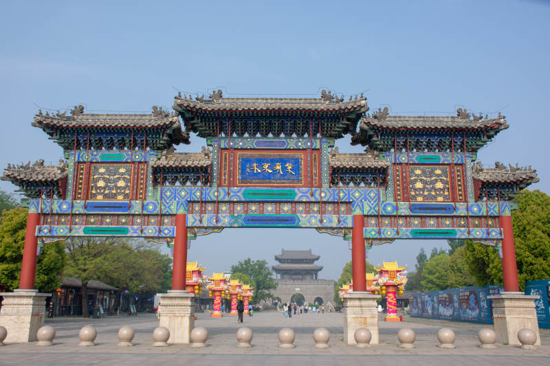 台儿庄古城古韵牌楼迎远客图片