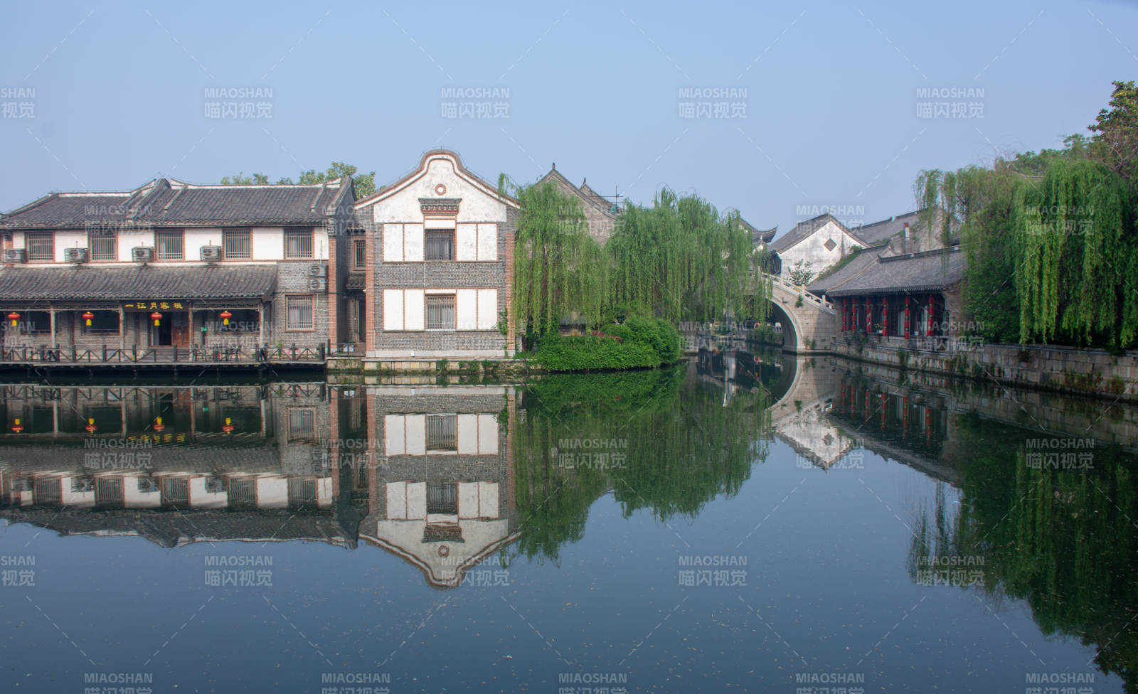 水乡古镇 倒影如画图片